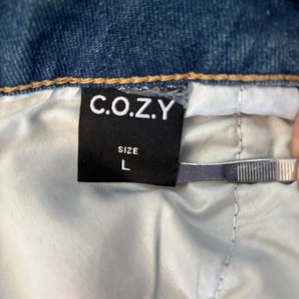 High-Waisted Button-Fly Jeans - Picture 5 of 8
